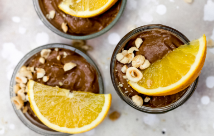 Фитнес рецепт: Кремовый шоколадный мусс с фруктами и орехами